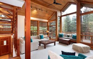 Whistler Elegance with Mountain Views - Whistler, Canada