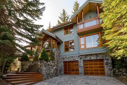 Whistler Elegance with Mountain Views - Whistler, Canada