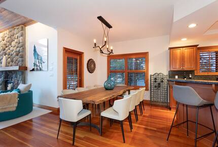 Whistler Elegance with Mountain Views - Whistler, Canada