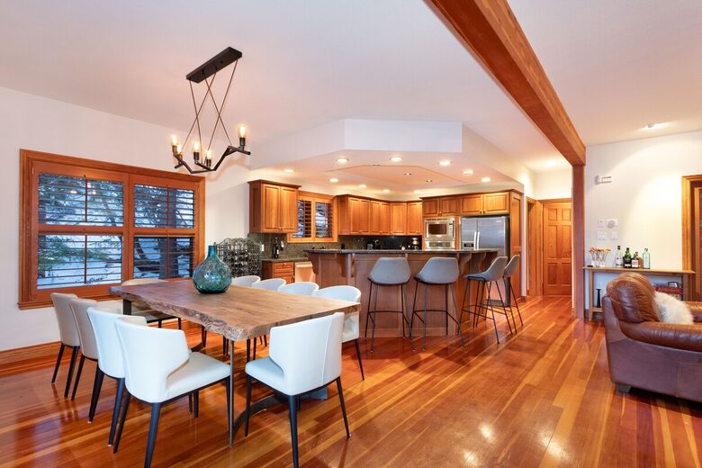Whistler Elegance with Mountain Views - Whistler, Canada
