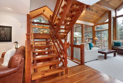 Whistler Elegance with Mountain Views - Whistler, Canada