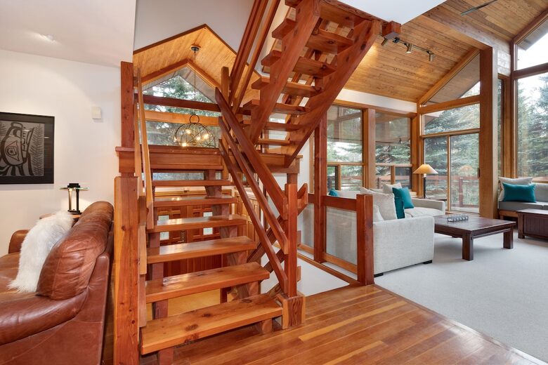 Whistler Elegance with Mountain Views - Whistler, Canada
