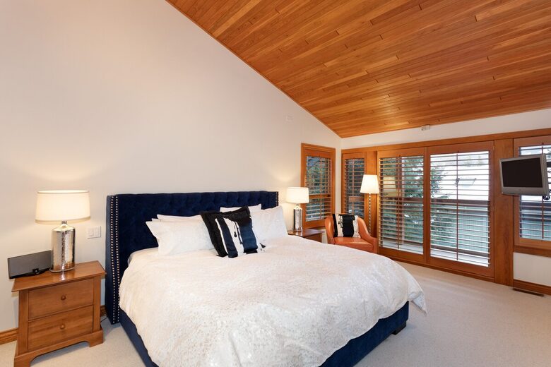 Whistler Elegance with Mountain Views - Whistler, Canada