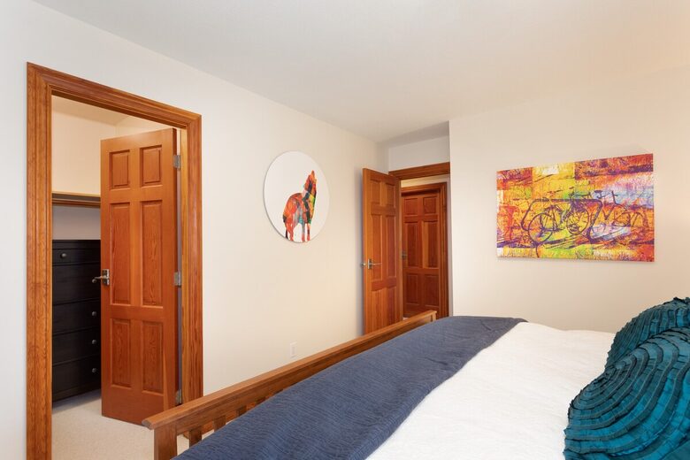 Whistler Elegance with Mountain Views - Whistler, Canada