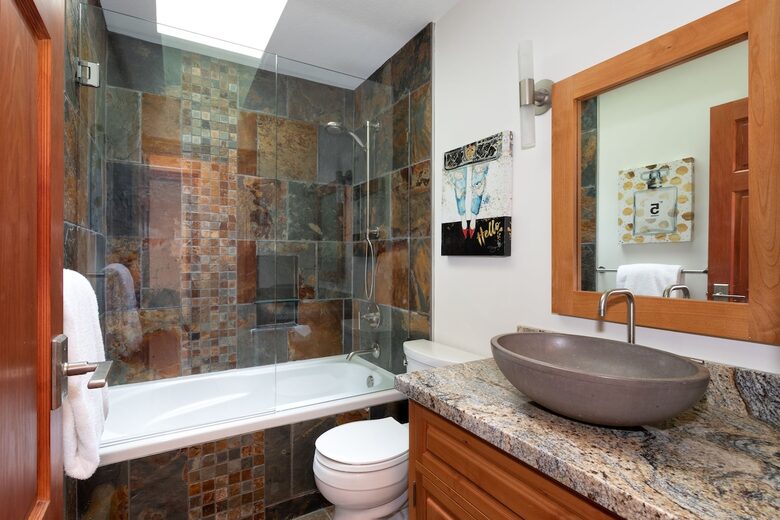 Whistler Elegance with Mountain Views - Whistler, Canada