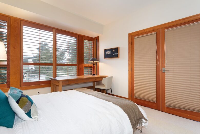Whistler Elegance with Mountain Views - Whistler, Canada