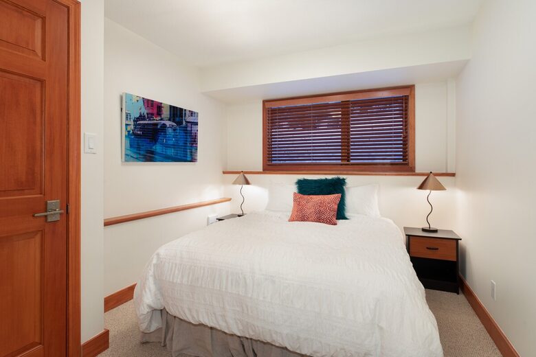 Whistler Elegance with Mountain Views - Whistler, Canada