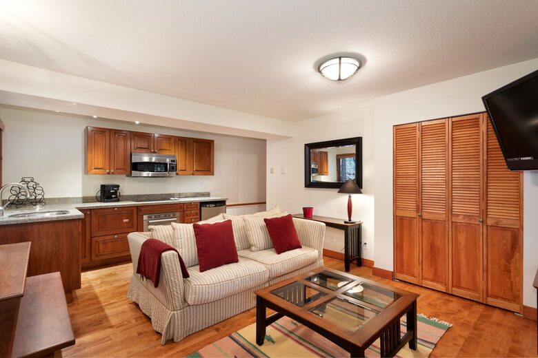 Whistler Elegance with Mountain Views - Whistler, Canada