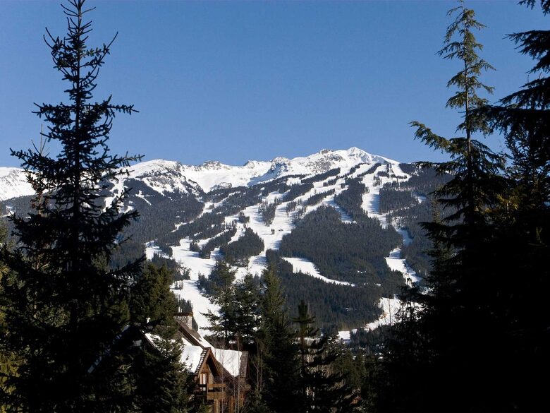 Whistler Elegance with Mountain Views - Whistler, Canada