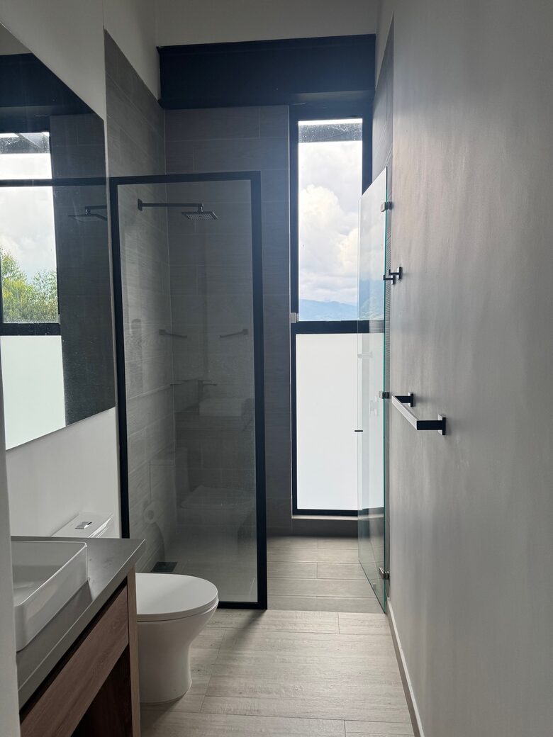 Exquisite Modern Villa with Panoramic Lake Views - Calima, Colombia