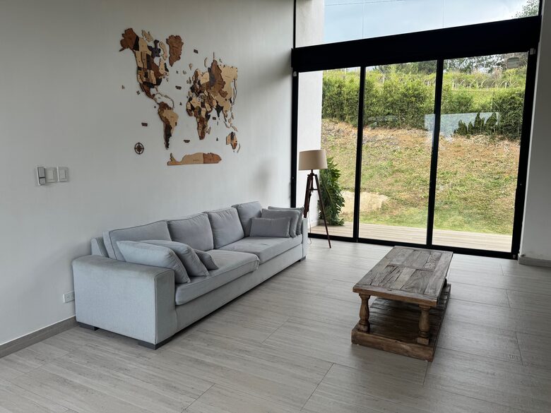 Exquisite Modern Villa with Panoramic Lake Views - Calima, Colombia