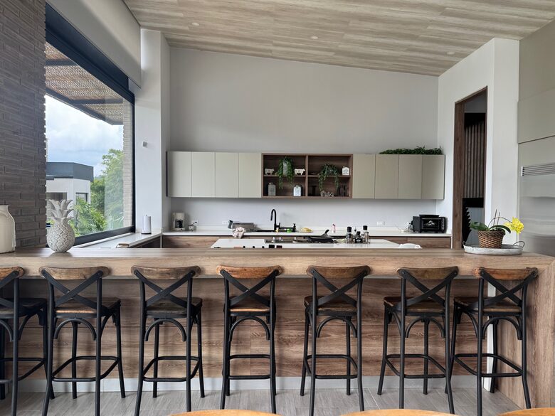 Exquisite Modern Villa with Panoramic Lake Views - Calima, Colombia