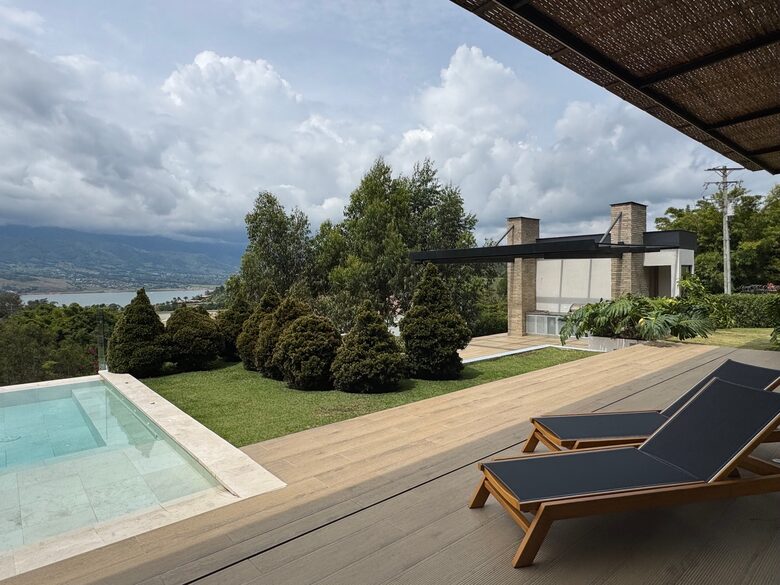 Exquisite Modern Villa with Panoramic Lake Views - Calima, Colombia