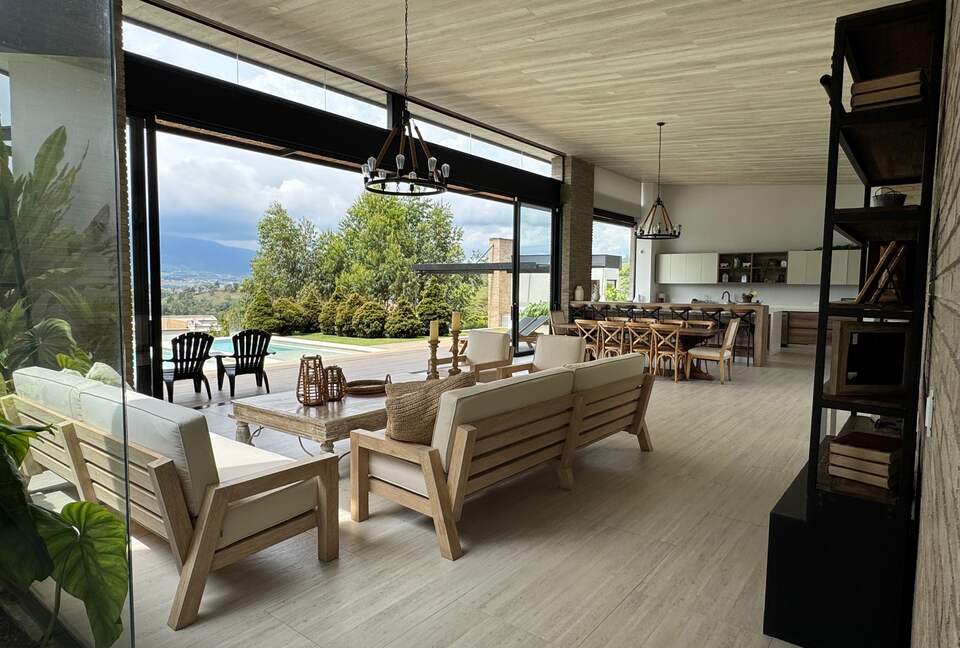 Exquisite Modern Villa with Panoramic Lake Views - Calima, Colombia