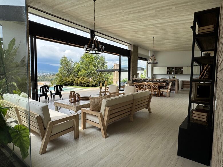 Exquisite Modern Villa with Panoramic Lake Views - Calima, Colombia