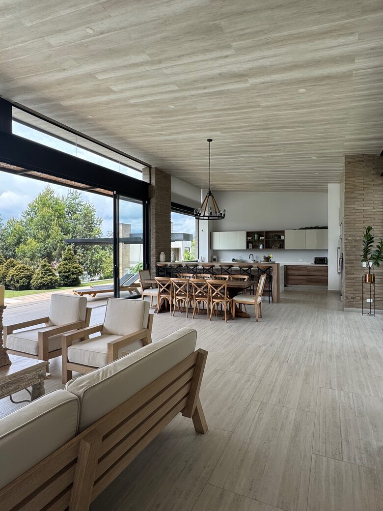 Exquisite Modern Villa with Panoramic Lake Views - Calima, Colombia
