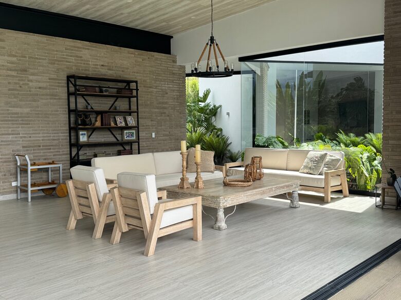 Exquisite Modern Villa with Panoramic Lake Views - Calima, Colombia