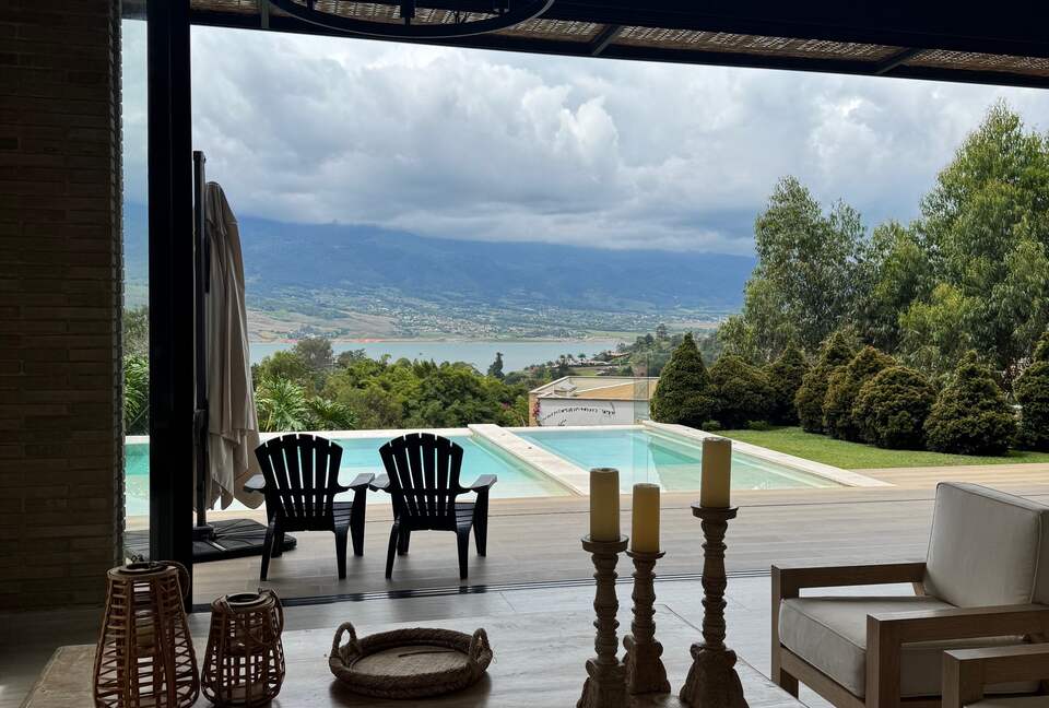 Exquisite Modern Villa with Panoramic Lake Views - Calima, Colombia