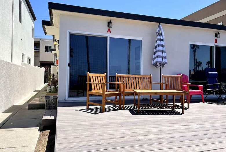 Cozy Oceanfront Getaway | Steps to the Beach - Oceanside, California