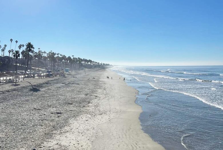 Cozy Oceanfront Getaway | Steps to the Beach - Oceanside, California