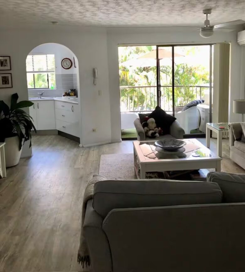 Charming Beachside Apartment in the Heart of Main Beach - Gold Coast, Australia