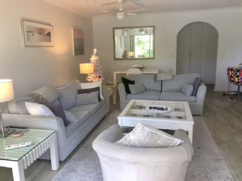 Charming Beachside Apartment in the Heart of Main Beach - Gold Coast, Australia