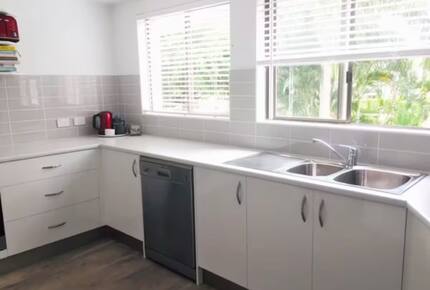 Charming Beachside Apartment in the Heart of Main Beach - Gold Coast, Australia