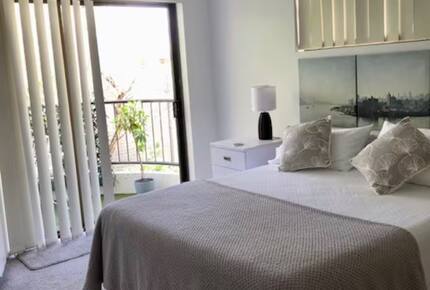 Charming Beachside Apartment in the Heart of Main Beach - Gold Coast, Australia