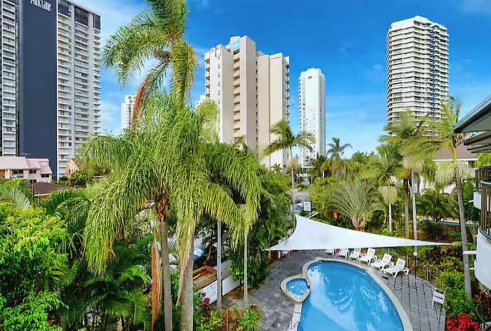 Charming Beachside Apartment in the Heart of Main Beach - Gold Coast, Australia