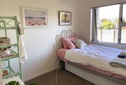 Charming Coastal Retreat in Whangamatā - Whangamatā, New Zealand