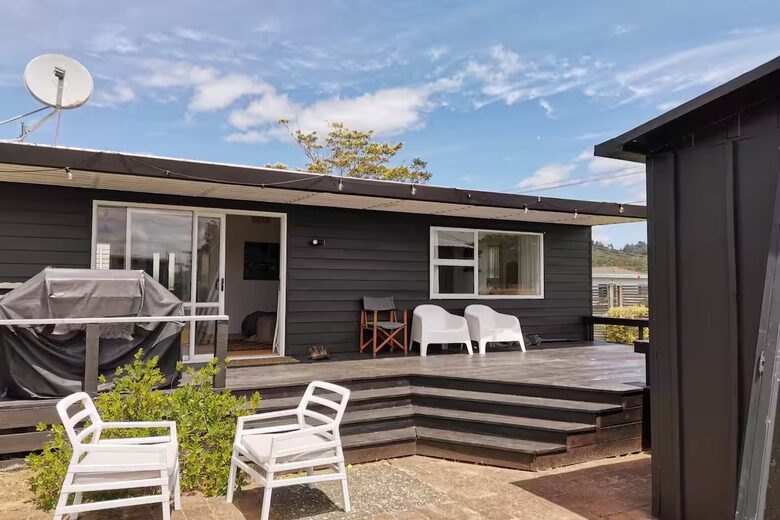 Charming Coastal Retreat in Whangamatā - Whangamatā, New Zealand
