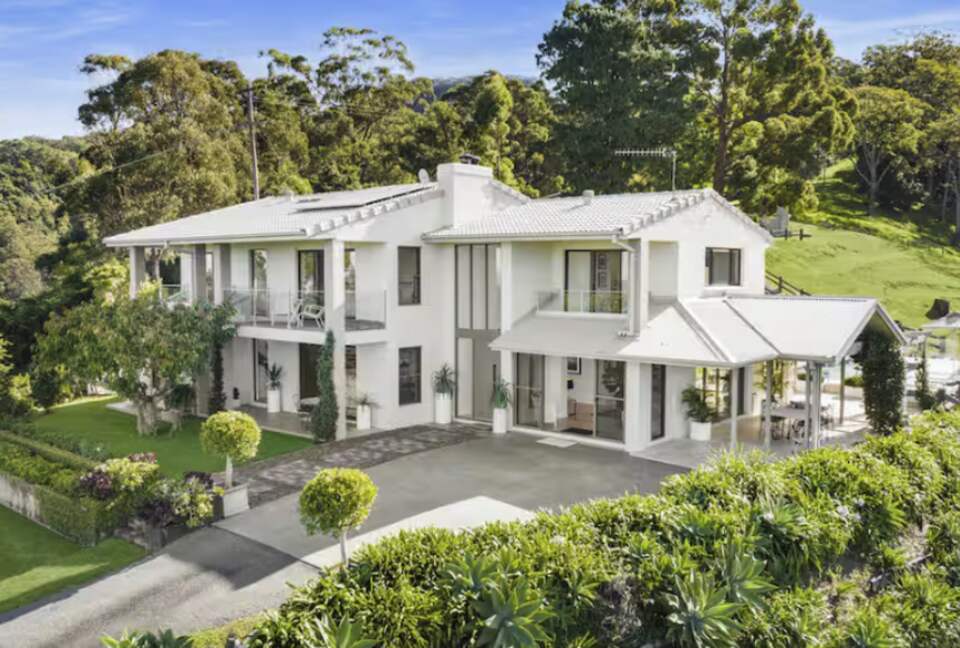 Elegant Countryside Estate with Pool & Cottage in Berry - Woodhill, Australia