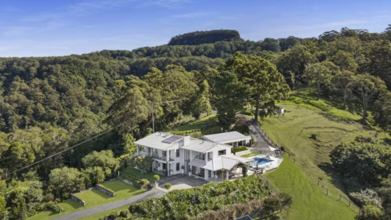 Elegant Countryside Estate with Pool & Cottage in Berry - Woodhill, Australia