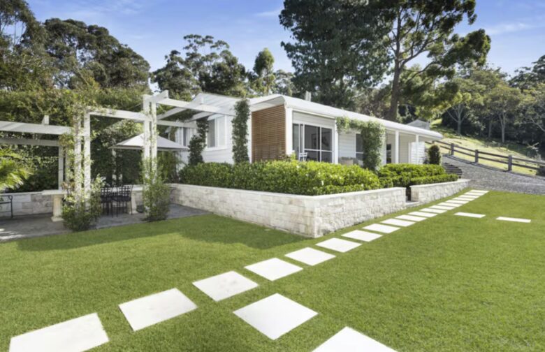 Elegant Countryside Estate with Pool & Cottage in Berry - Woodhill, Australia