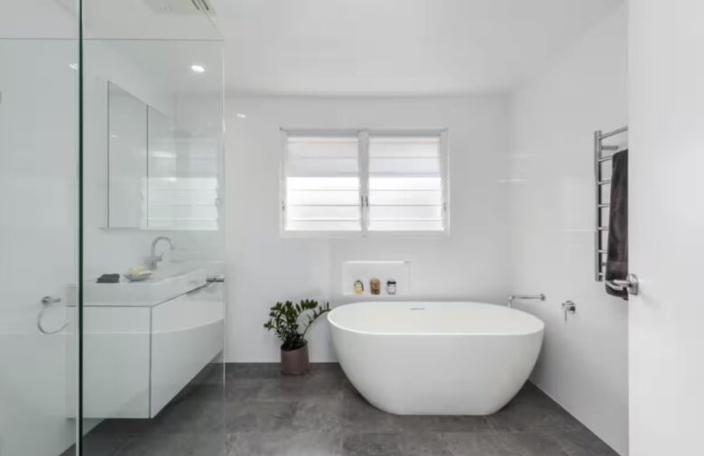Elegant Countryside Estate with Pool & Cottage in Berry - Woodhill, Australia
