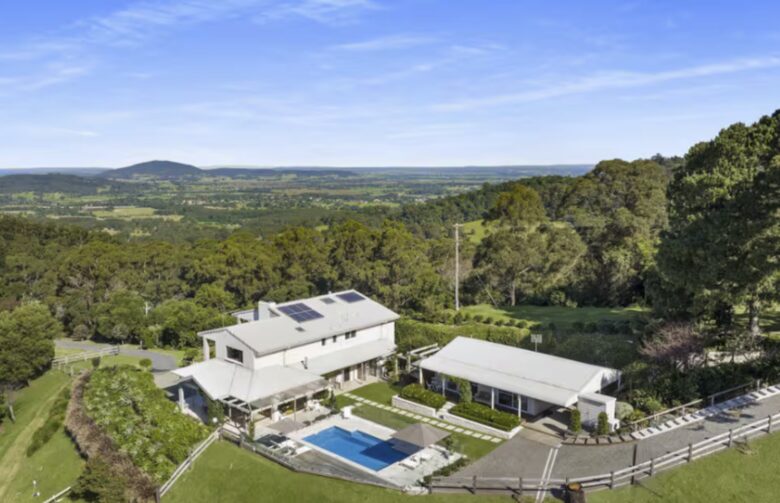 Elegant Countryside Estate with Pool & Cottage in Berry - Woodhill, Australia