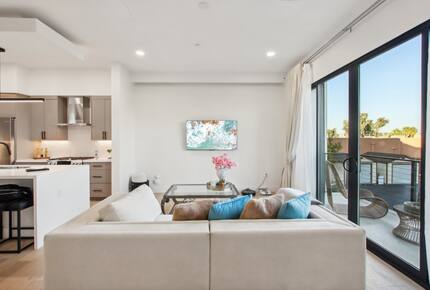 Elegant Scottsdale Residence with Private Terrace and Pool Access - Scottsdale, Arizona