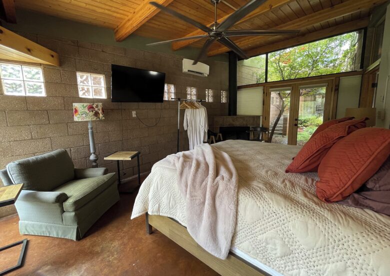 Exclusive Santa Fe Escape with Iconic Design and Natural Beauty - Glorieta, New Mexico