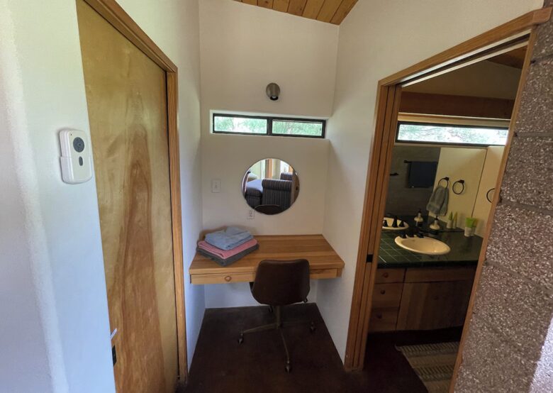 Exclusive Santa Fe Escape with Iconic Design and Natural Beauty - Glorieta, New Mexico