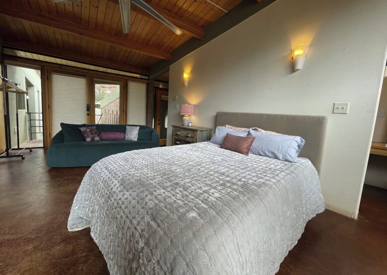 Exclusive Santa Fe Escape with Iconic Design and Natural Beauty - Glorieta, New Mexico