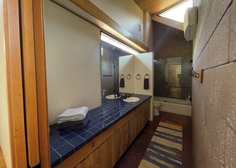 Exclusive Santa Fe Escape with Iconic Design and Natural Beauty - Glorieta, New Mexico