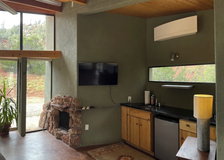 Exclusive Santa Fe Escape with Iconic Design and Natural Beauty - Glorieta, New Mexico