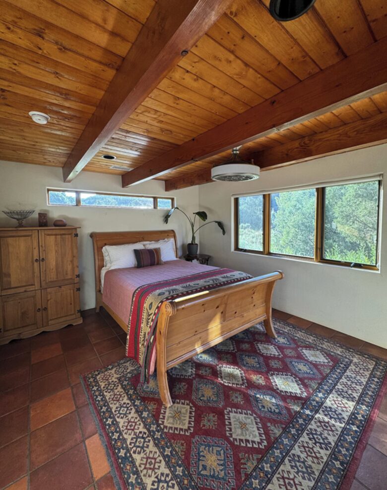 Exclusive Santa Fe Escape with Iconic Design and Natural Beauty - Glorieta, New Mexico