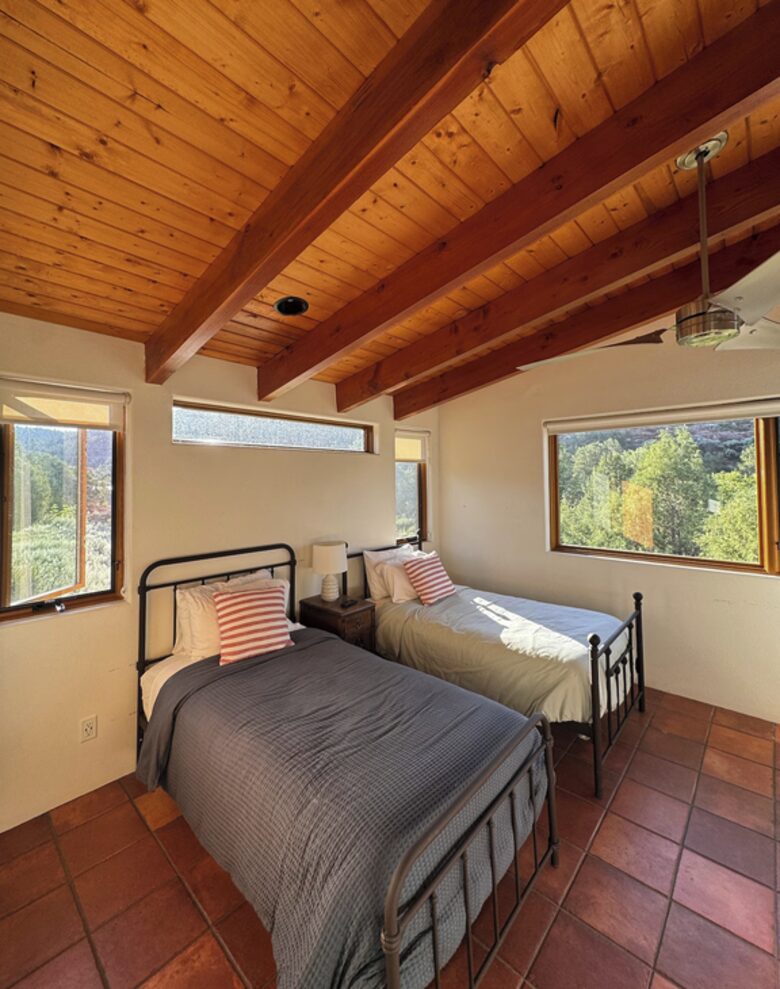 Exclusive Santa Fe Escape with Iconic Design and Natural Beauty - Glorieta, New Mexico
