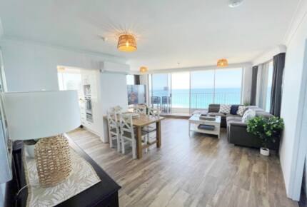 Main Beach Retreat | Stylish Apartment with Panoramic Ocean Views - Gold Coast, Australia