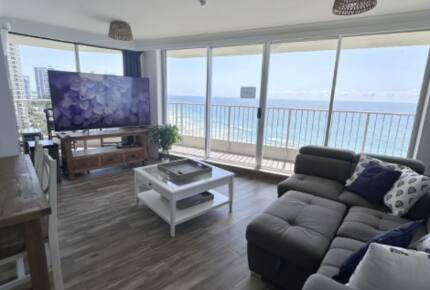 Main Beach Retreat | Stylish Apartment with Panoramic Ocean Views - Gold Coast, Australia