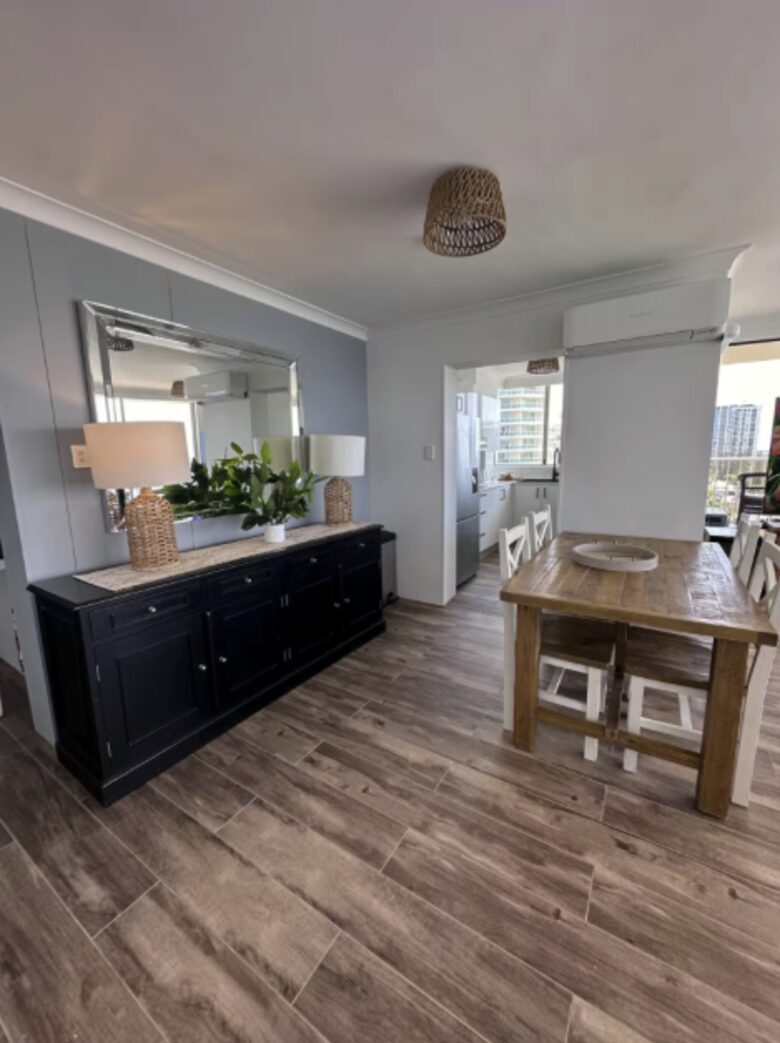 Main Beach Retreat | Stylish Apartment with Panoramic Ocean Views - Gold Coast, Australia