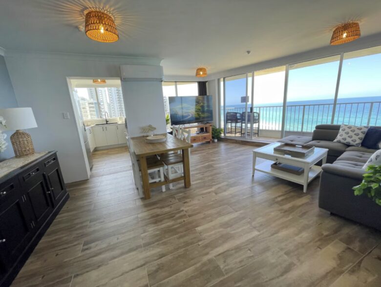 Main Beach Retreat | Stylish Apartment with Panoramic Ocean Views - Gold Coast, Australia