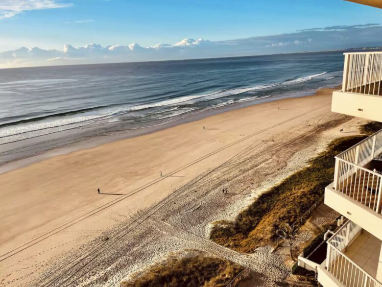 Main Beach Retreat | Stylish Apartment with Panoramic Ocean Views - Gold Coast, Australia