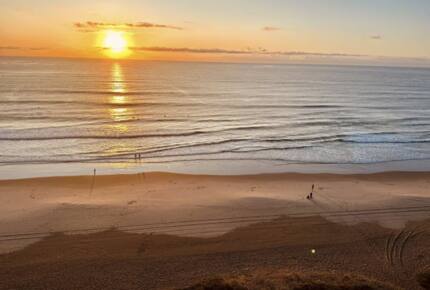 Main Beach Retreat | Stylish Apartment with Panoramic Ocean Views - Gold Coast, Australia